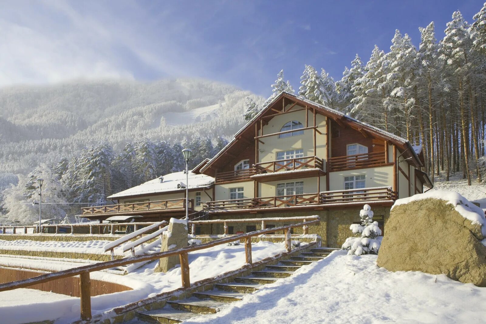 алтай горнолыжный курорт телецкий. отдохнуть на алтае зимой. манжерок белокуриха. марьин остров горный алтай зимой. актру горный алтай база отдыха.