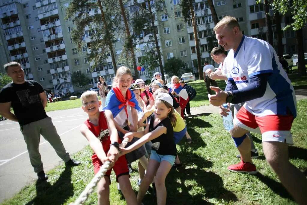 Железногорск красноярский край последние новости. День защиты детей Железногорск Красноярский край. День двора. Соревнования труд Железногорск Красноярский край. День города 2005 Железногорск Красноярский край.