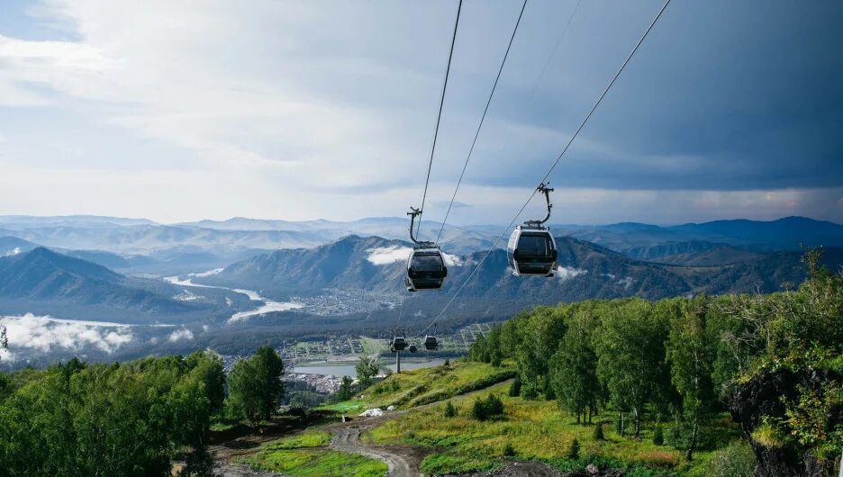 Горный алтай канатная дорога. Горно алтайск манжерок. Манжерок канатная дорога. Канатная дорога манжерок горный алтай. Манжерокское озеро алтай.