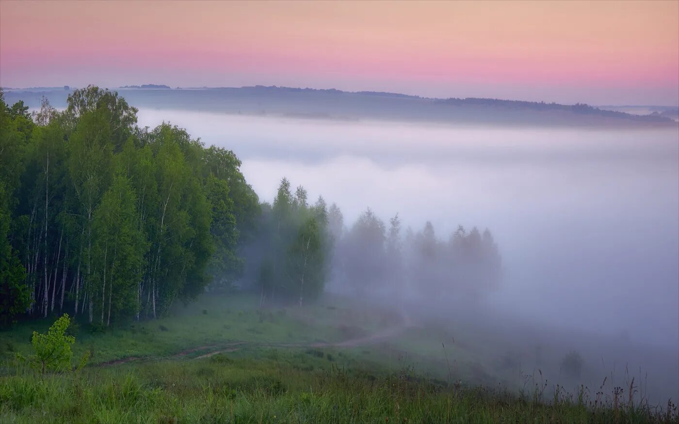 Песня где туман за рекой. Туман над рекой. Туман на реке. Летние туманы. Туман над речкой.