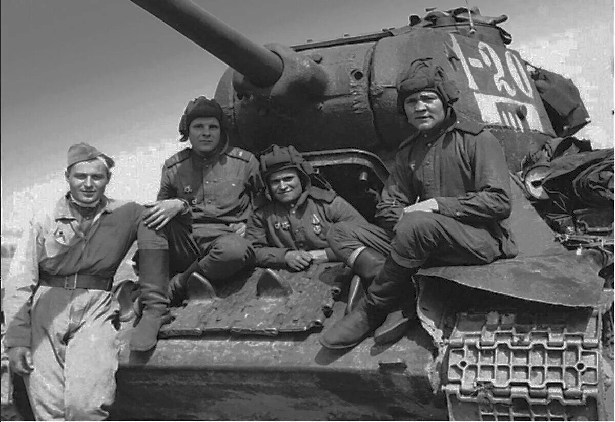 Экипаж танка т-34. Танк т-34/85 с пушкой д-5т. Танк т 34 85 экипаж. Экипаж танка т-34 85. Т 34 85 экипаж.