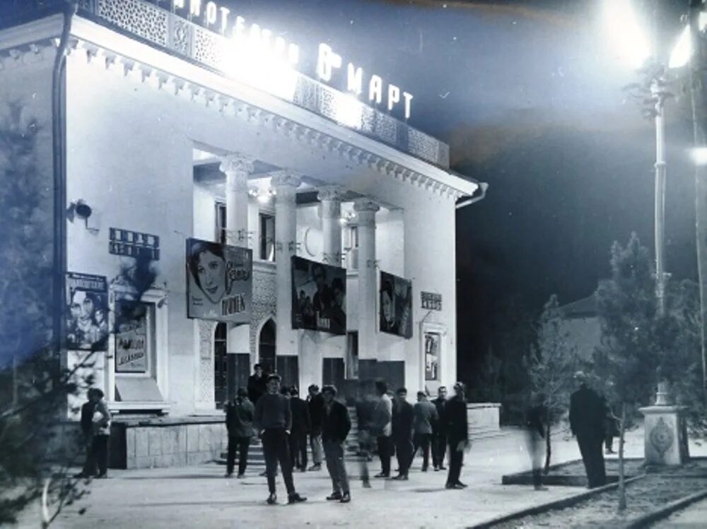 Свердловск душанбе. Дворец нации (душанбе). Душанбе столица таджикистана. Душанбе таджикистан президентский дворец. Душанбе столица таджикистана фонтаны.