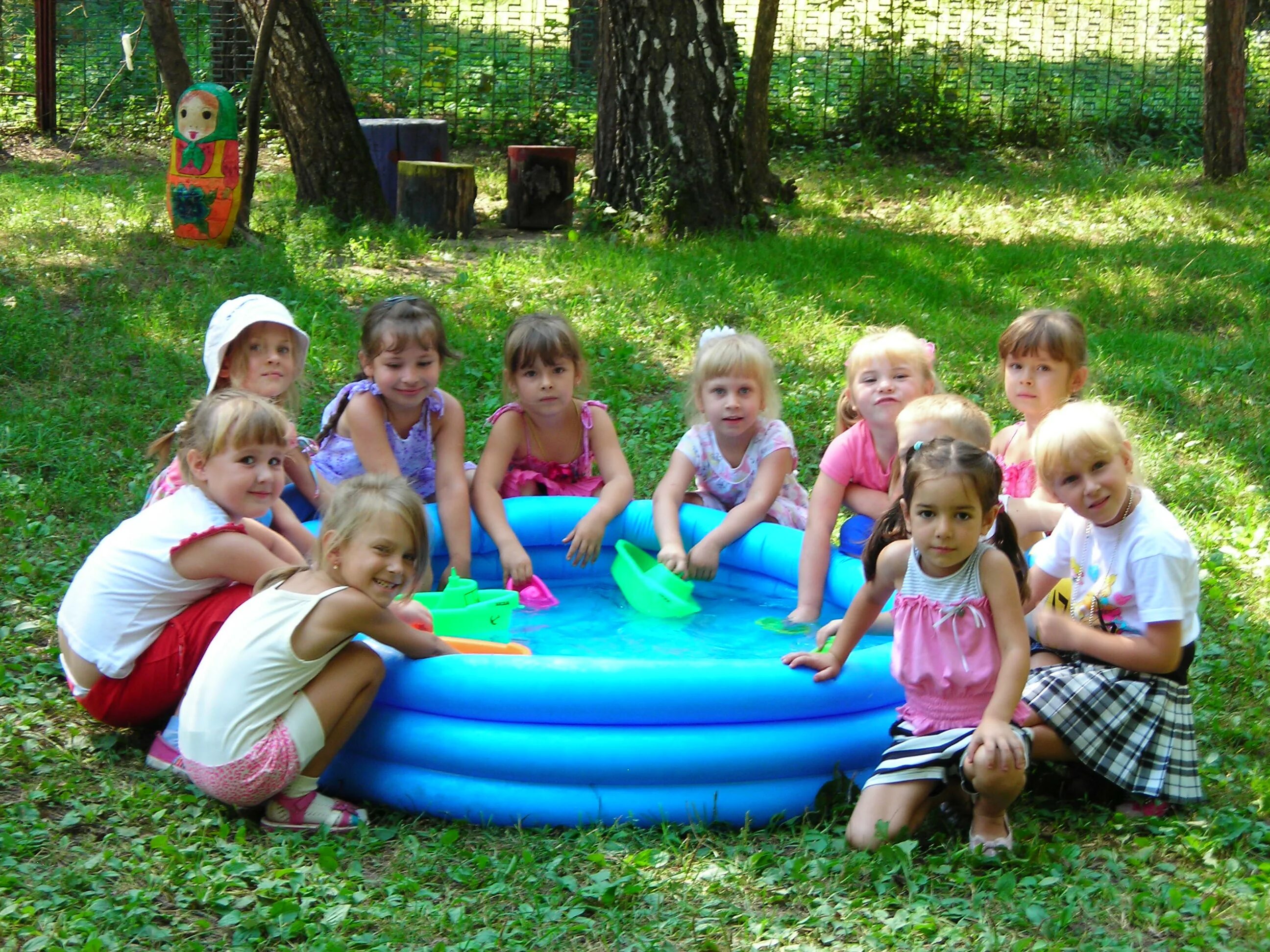 В сад в год и 10. Ранний возраст в детском саду. Садовый ландшафт. Дети в детском саду. В сад в год и 10.