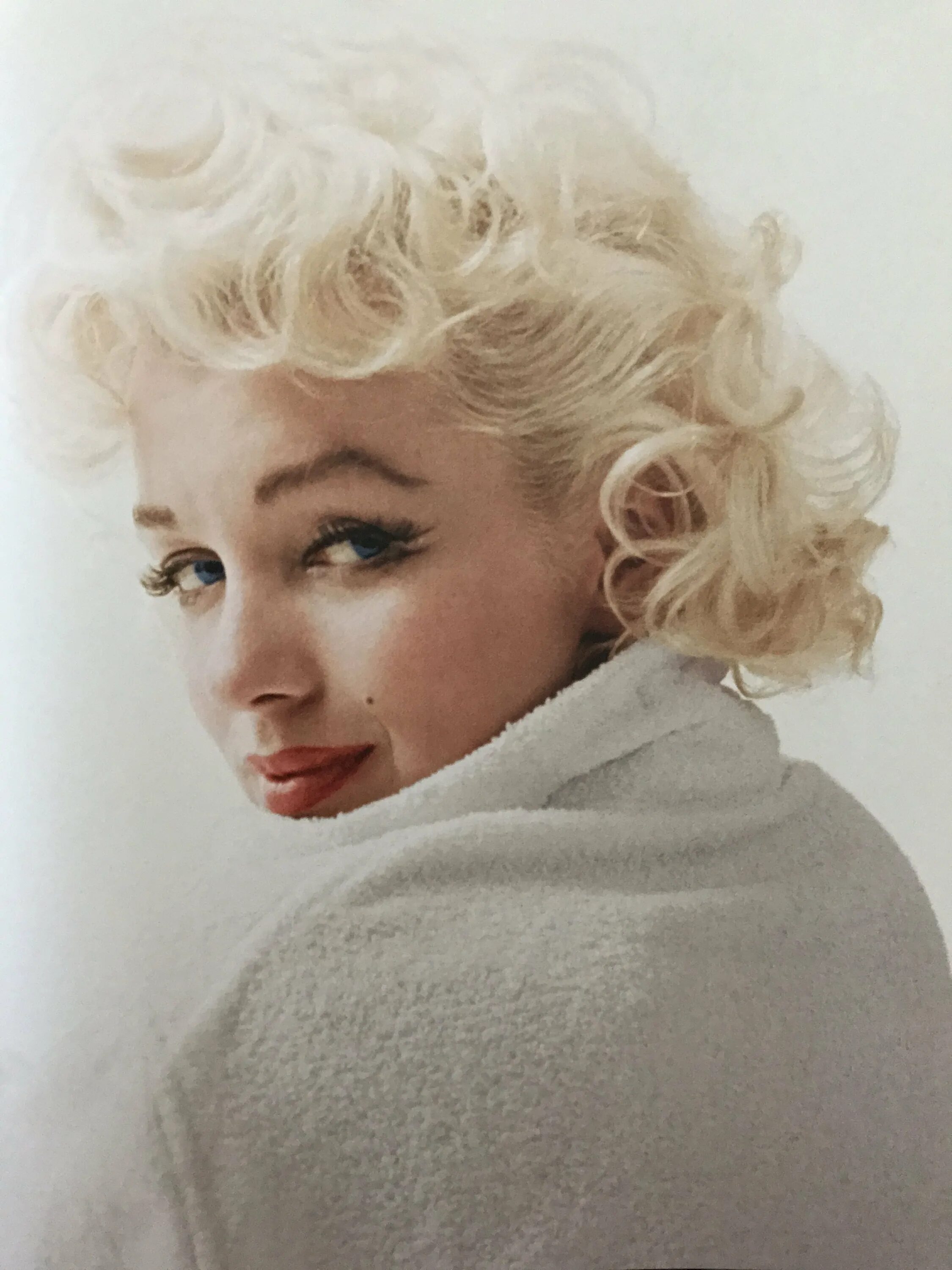 Мерлин монро бещ макияда. Мэрилин монро. Кудри монро. Мелин монро без макияжа. Мерлин монро без мактяжа.