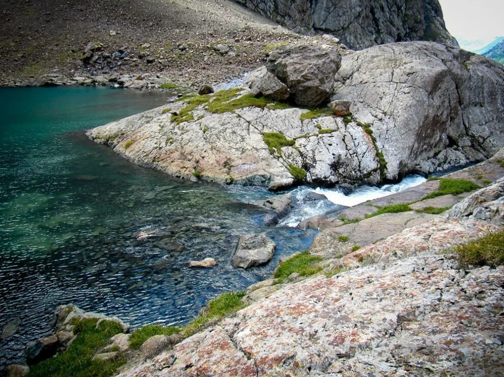 Голубиный водопад Чункурчак. Голубиный водопад Бишкек. Киргизия озеро ала Куль водопад. Белогорка голубиный водопад.