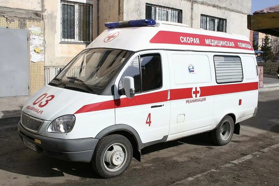 авто скорой помощи. медработник скорой помощи. фельдшер. скорая помощь. скорая барнаул.
