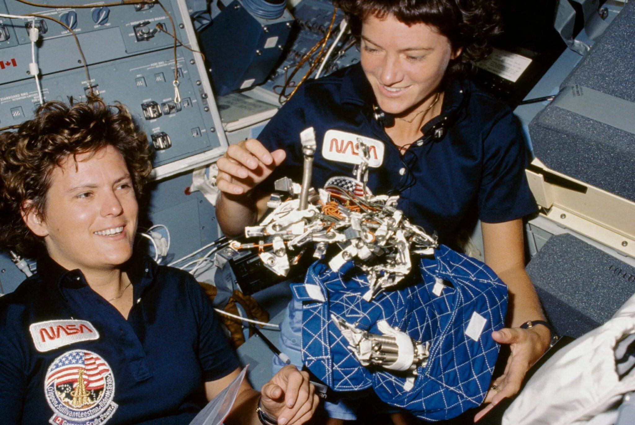 Первая женщина побывавшая в открытом космосе. Кэтрин Салливан астронавт. Салли Райд. Астронавт Салли Райд. Салли Райд первая женщина в космосе 1983.