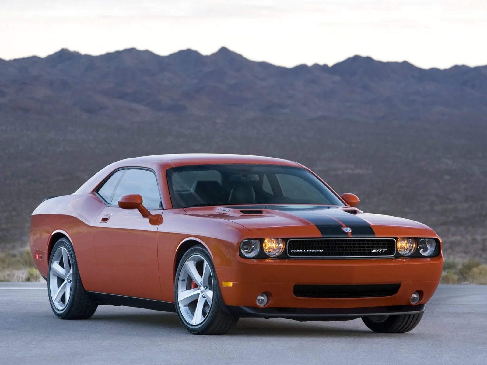 Что значит додж. Додж челленджер 2000. челленджер dodge challenger. dodge challenger srt 2008. додж челленджер 3 поколения.