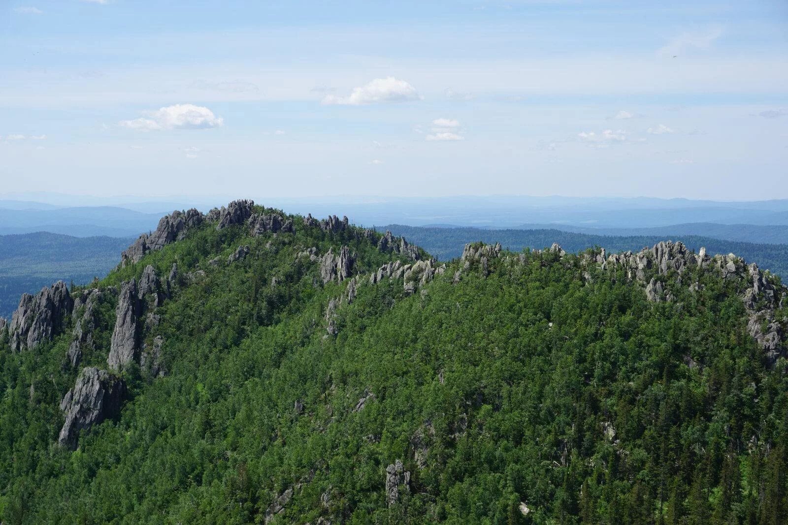 Кумардак гора белорецк. Малый урал. Скала ветлан уральские горы. Иремель башкортостан. Гора ямантау в башкирии.