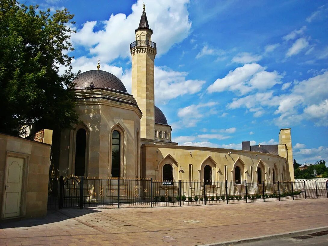 Киев мечеть неджат. Центральная мечеть гамбурга. Мечеть джума-джами. Мечеть ар рахма. Ар рахман мечеть киев.