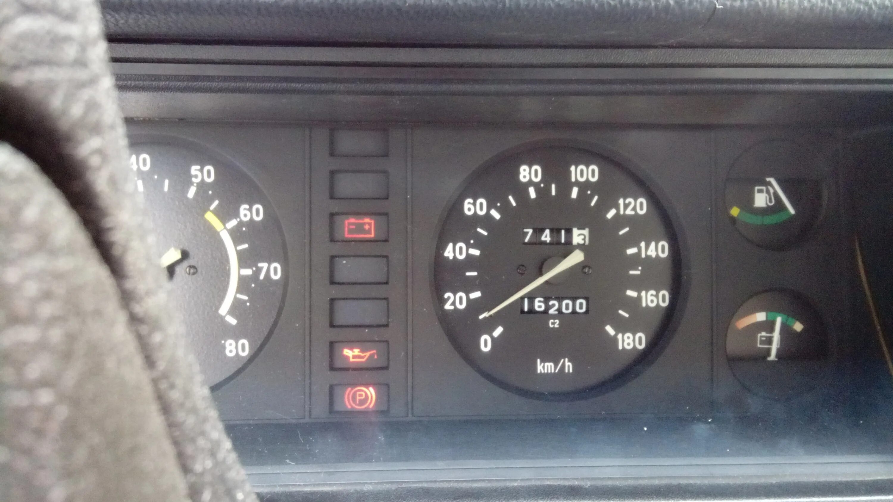 Лампа зарядки акб ваз 2107. Лампа заряда 2107. Лампа заряда 2107. Ваз 2107 лампа зарядки аккумулятора. Ваз 2121 панель приборов лампа акб.