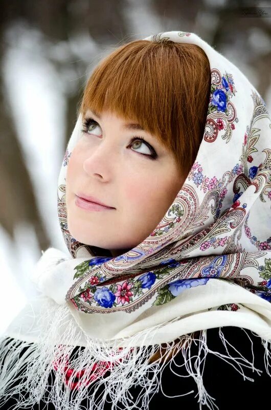 Russian bella. Зимняя красавица красивые девушки. Русские красавицы зимой. Женщина в платке. Красивая девушка в платке.