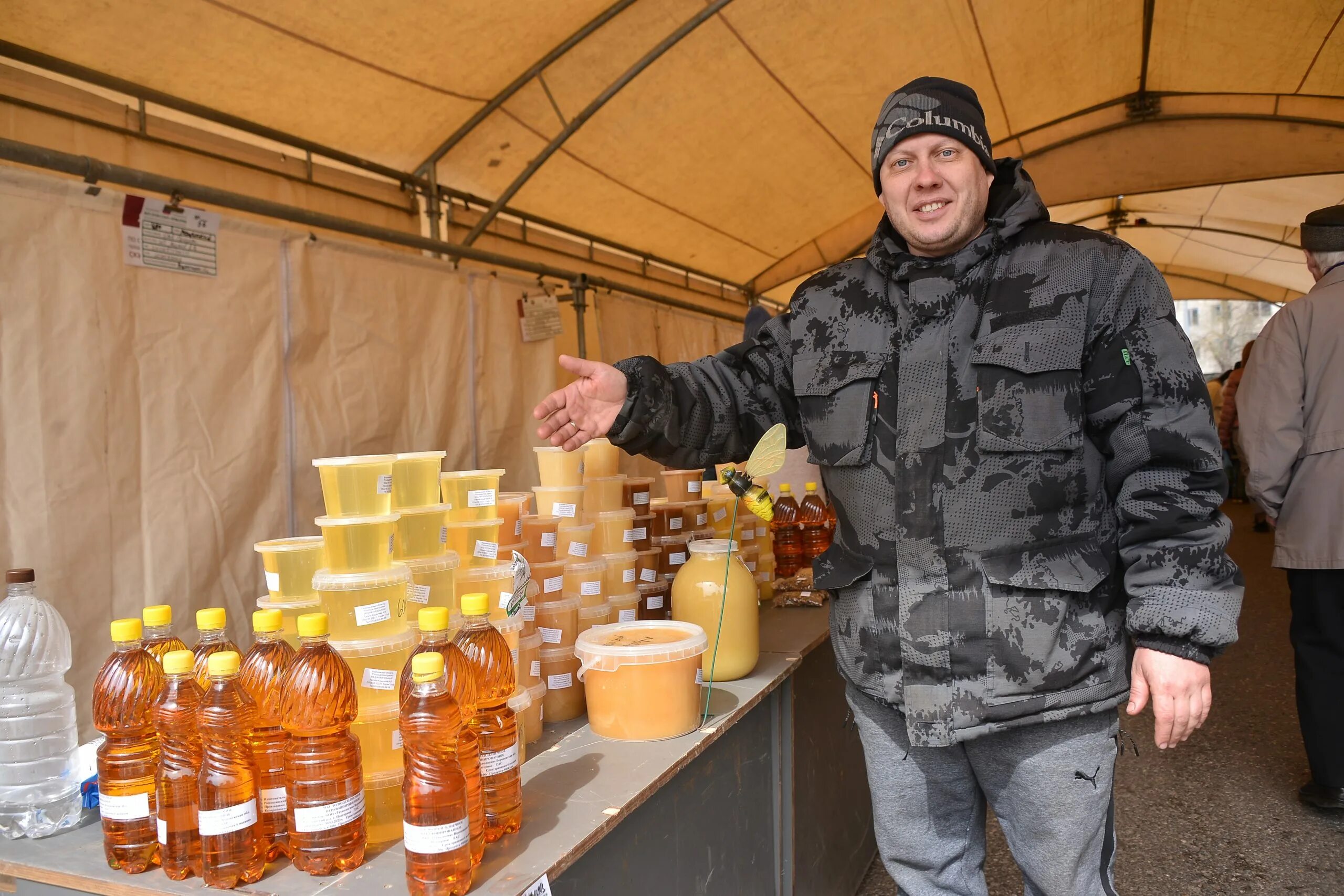 Где ярмарка меда. Выставка меда. Ярмарка мёда в Коломенском. Медовая ярмарка в Коломенском. Ярмарка выходного дня.