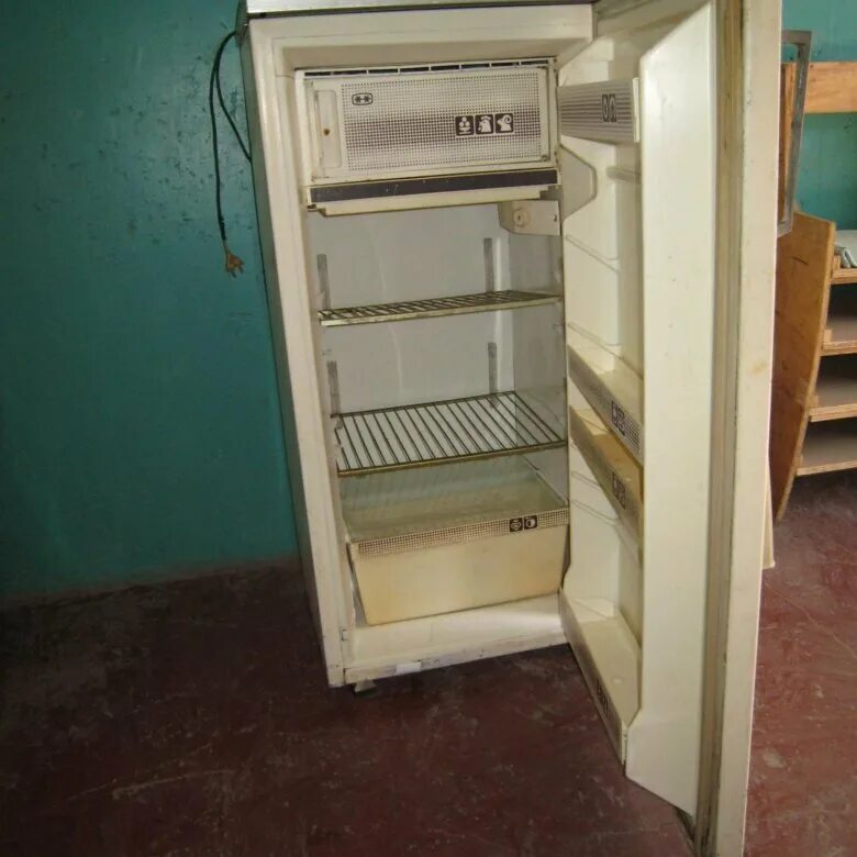 стикеры ремонт торговых холодильников. старый холодильник. холодильник свияга 2. холодильник бирюса 70 белый. холодильники старая русса.