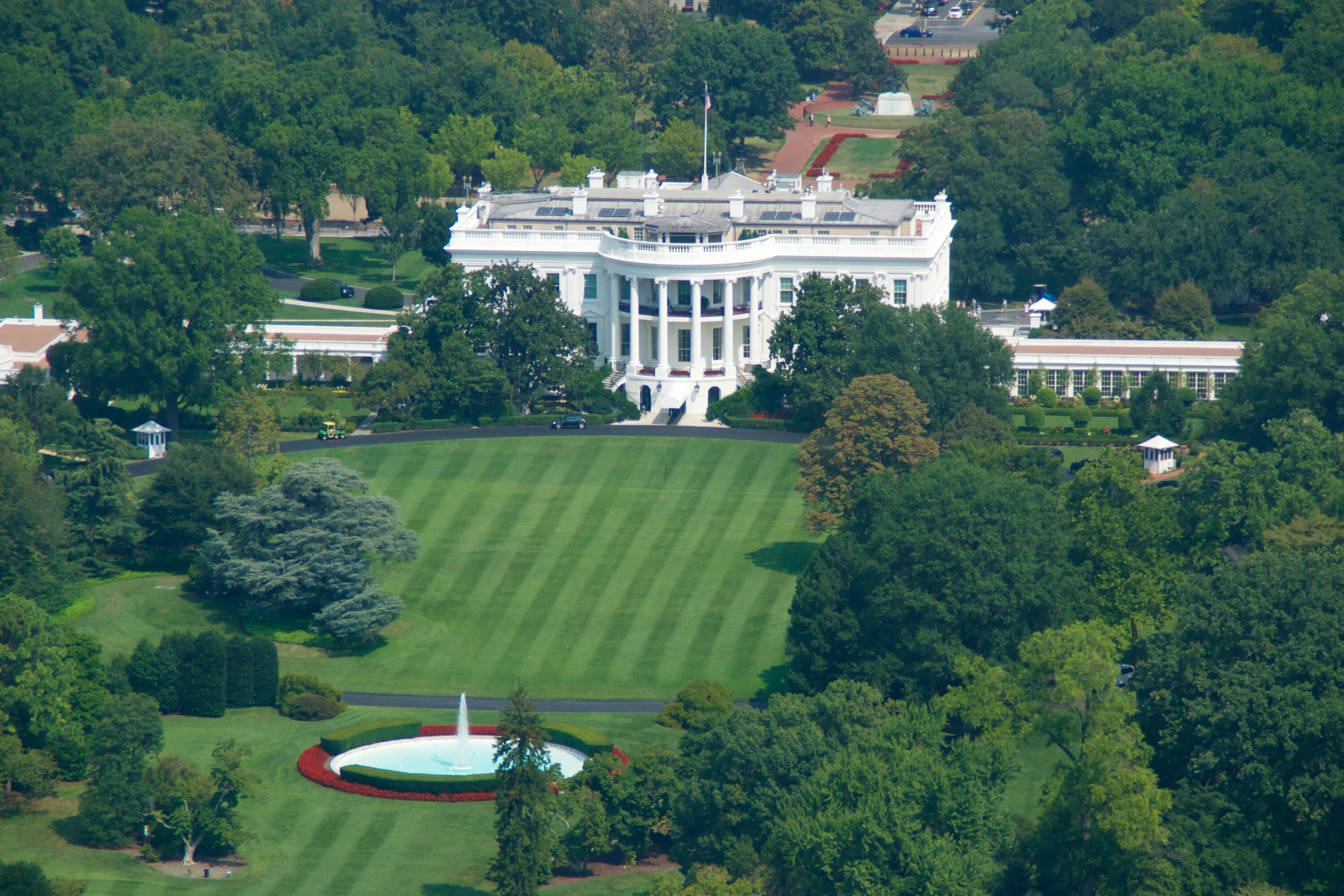 Белый дом архитектор. Белый дом (the White House). Белый дом США Вашингтон резиденция президента. Белый дом Вашингтон сверху. Белый дом архитектура Вашингтон.