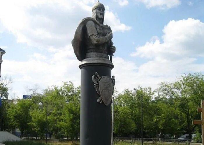 Памятник александру невскому в александрове на соборной площади. Памятник невскому в александрове. Памятник александру невскому в александрове. Памятник александру невскому в александрове. Памятник александру невскому во владимире.