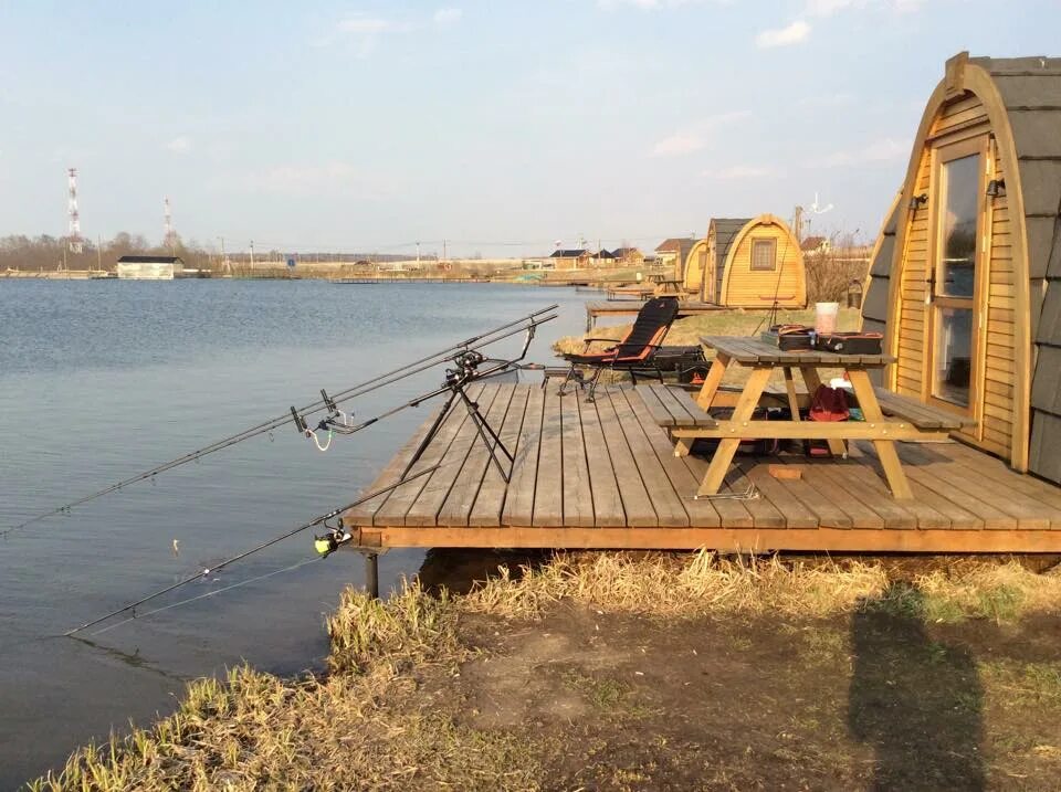 Рыболовная база Львово. База Львово рыбалка. Рыбалка в Подмосковье база Львово. База отдыха в Астрахани Рыбацкая Пристань.