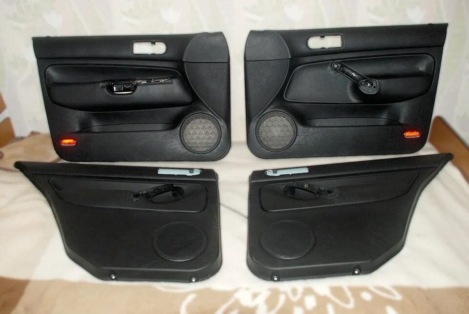 Обшивка дверей vw. Обшивка двери гольф 4. Дверные карты volkswagen jetta 6. Ручка обшивки фольксваген пассат 1997. Фольксваген поло 2022 дверная карта.