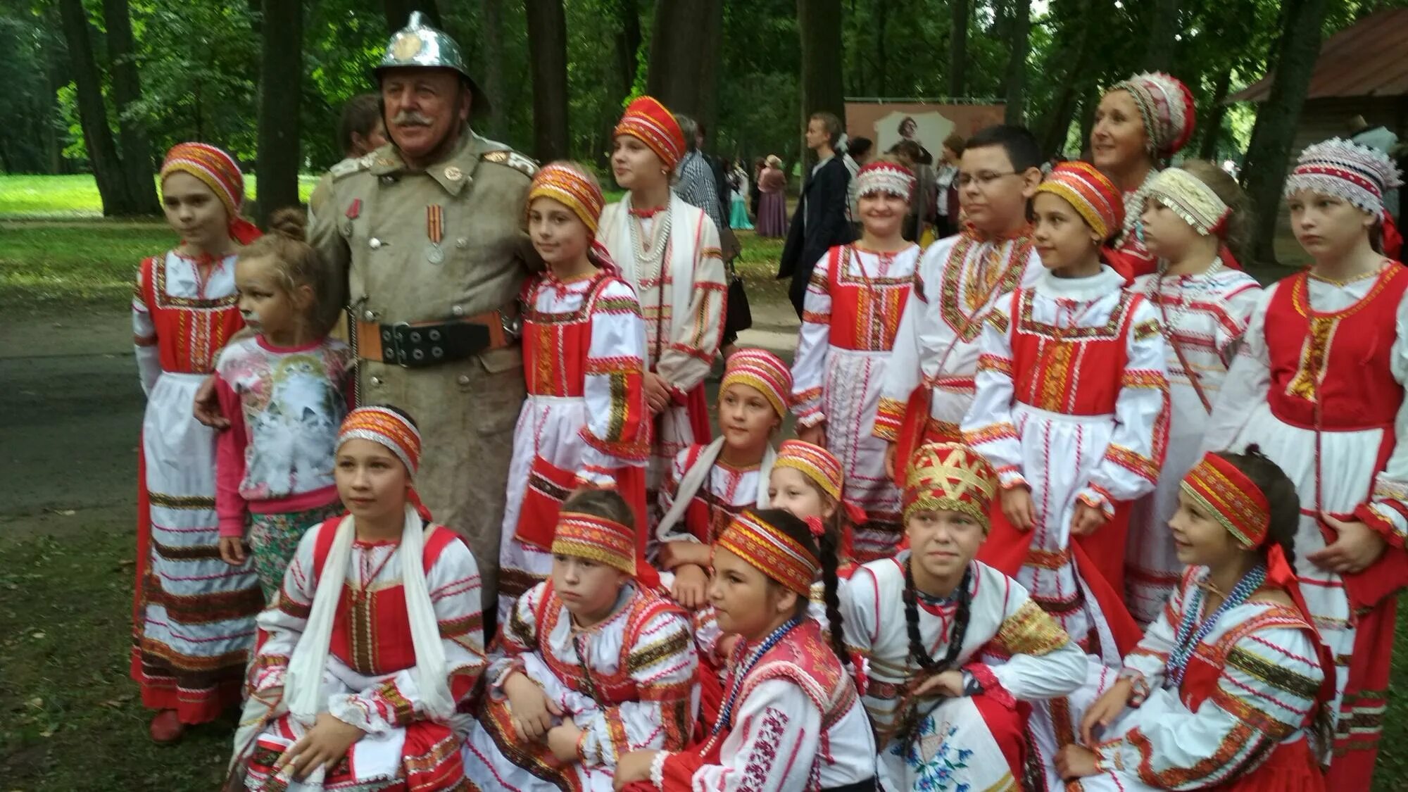 Ньюм и тд конкурс. Конкурс фестиваль времена года. Мордовский танец уточка. Конкурс эстетика. Детство на амуре 2017.