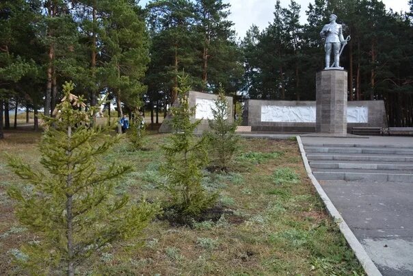 Белорецк блюхера. Памятник Блюхеру в Белорецке. Сквер Блюхера Белорецк. Памятники города Белорецка Блюхеру. Парк Блюхера Белорецк.