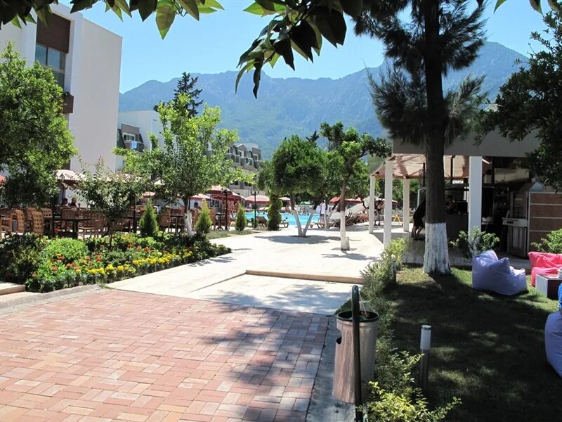 Batont garden resort 4. Monna roza garden resort hotel 4. Гарден резорт гагра абхазия. Omorfi garden resort hotel (ex. Monna roza garden resort hotel 4.