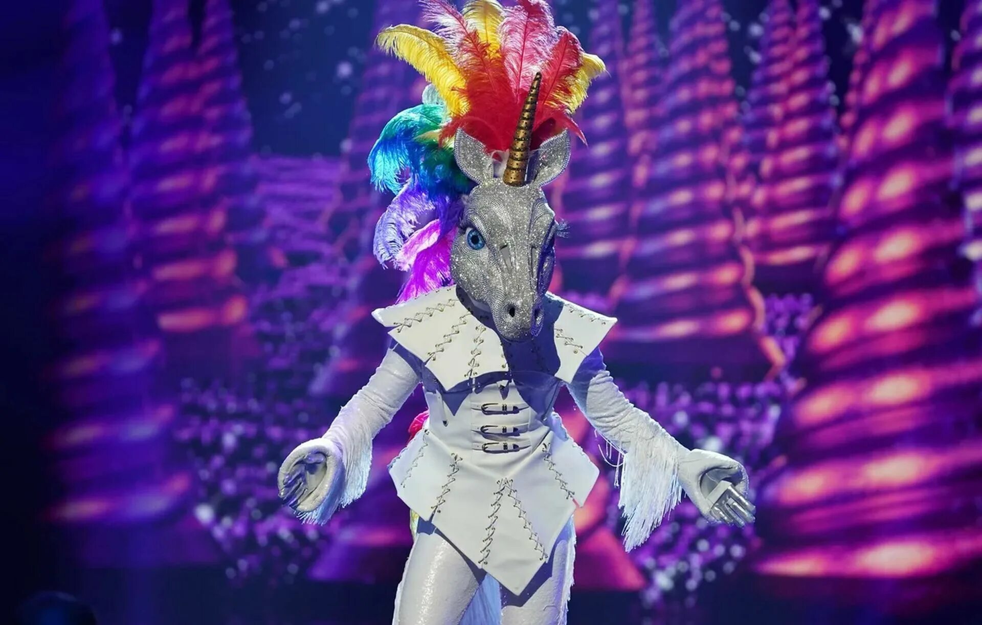 Шоу маска единорог the masked singer. The masked singer шоу сша. Шоу маска другую. Костюмы из шоу маска. The masked singer павлин.