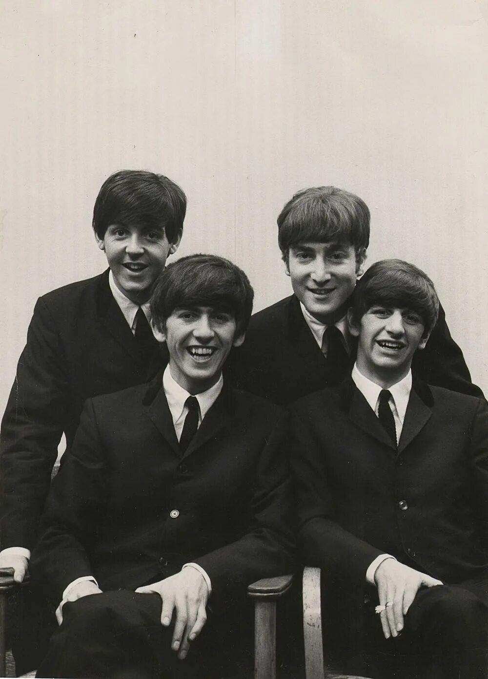 Битлз самое популярное слушать. Группа the beatles. битлз четверка. beatles 1990. солист группы beatles.