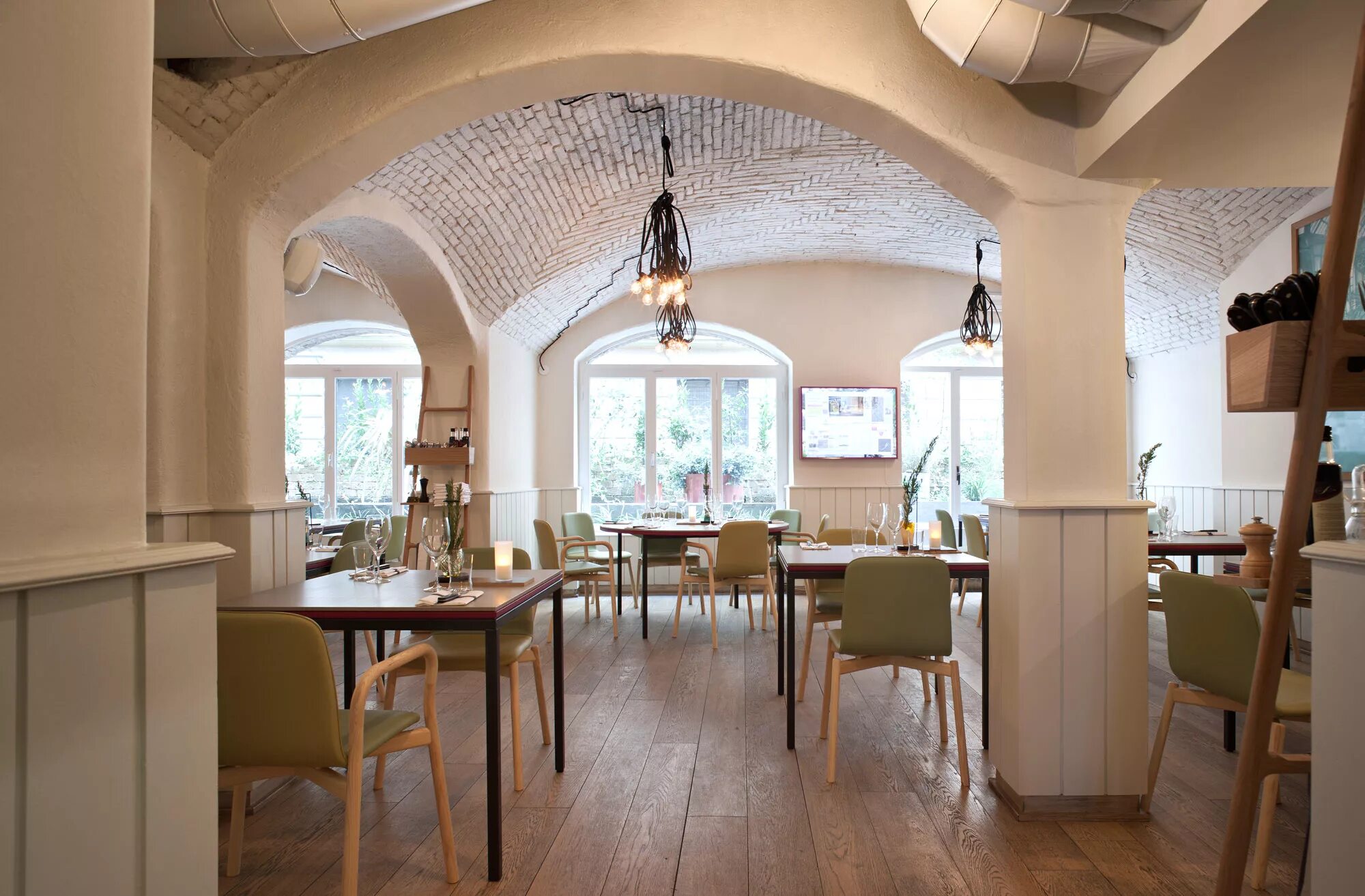 Бистро. Бистро. Saviv ресторан санкт-петербург. Сен жермен ресторан париж. Cococo bistro ресторан.