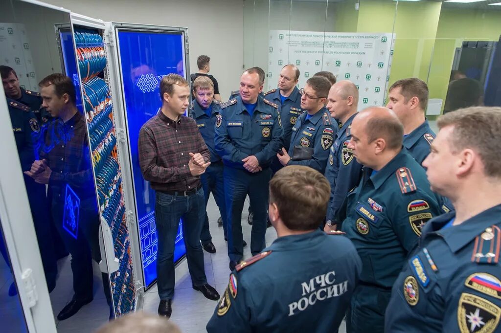 Руководство г санкт петербург. Главное управление МЧС Санкт-Петербург. ГУ МЧС Санкт Петербург. Сотрудники МЧС СПБ. Сотрудник МЧС.