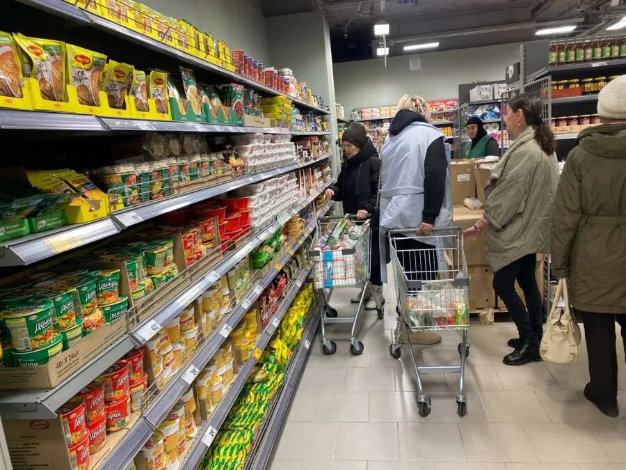 Открытие пятерочки в чите 2024. Продукты в Пятерочке. Фрукты в магазине Пятерочка. Пятёрочка во Владивостоке открытие. Фото товаров в магазине.