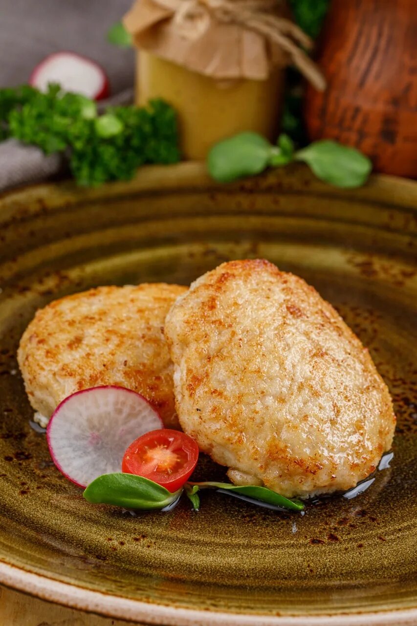 Ивлев котлеты. Биточки из свинины. Американская котлета. Котлеты от бабушки. Пожарские котлеты мясницкий ряд.