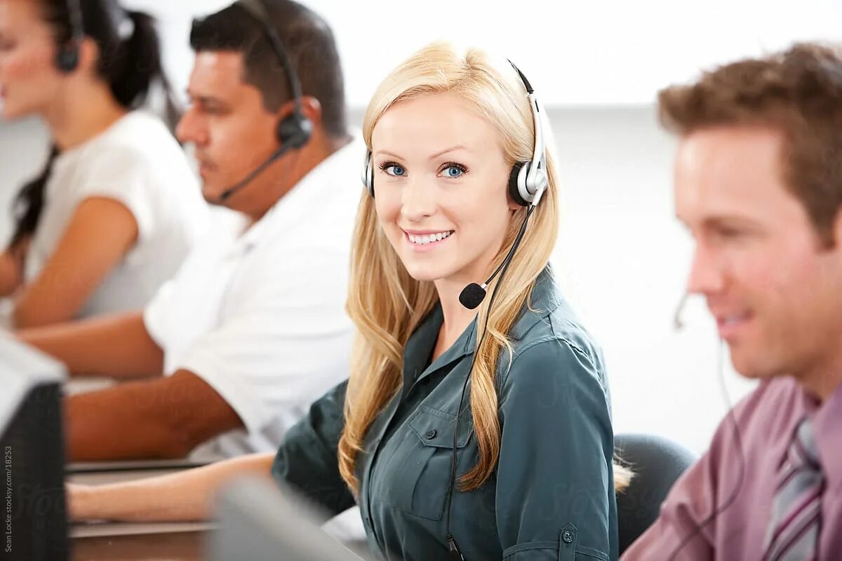 Колл центр сдэк. Девушка из колцентра. оператор call. работа в колл центре. домашний колл центр.