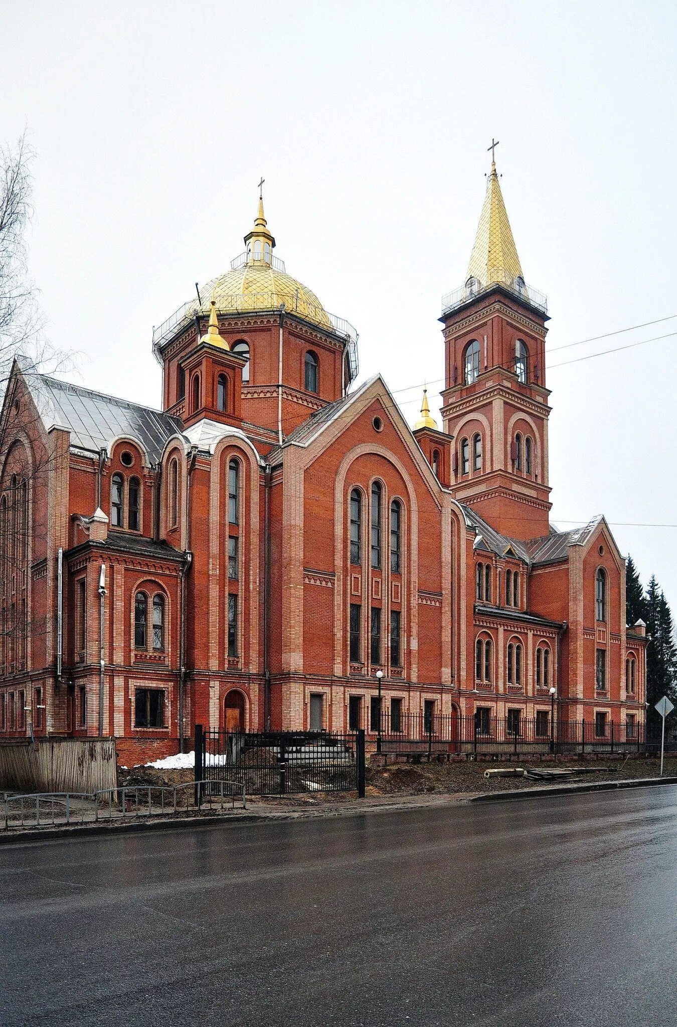 Церковь христа спасителя сыктывкар. Церковь христа в сыктывкаре. храм христа спасителя сык. храм христа спасителя сыктывкар. сыктывкарские достопримечательности церковь христа спасителя.