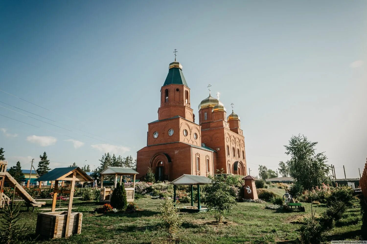 Храм Преображения Новоспасское. Пгт Новоспасское Ульяновской области. Село Новоспасское Ульяновская область. Церковь в Новоспасском Ульяновской области.