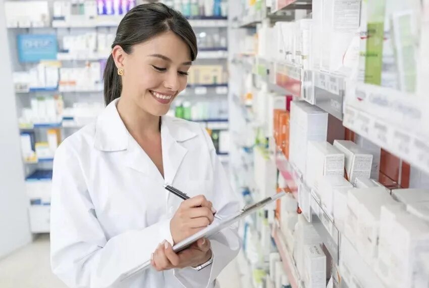 Девушки фармацевтики. Провизор интернет аптека. Фармацевт представитель. Провизор первостольник. Фармацевт в аптеке.