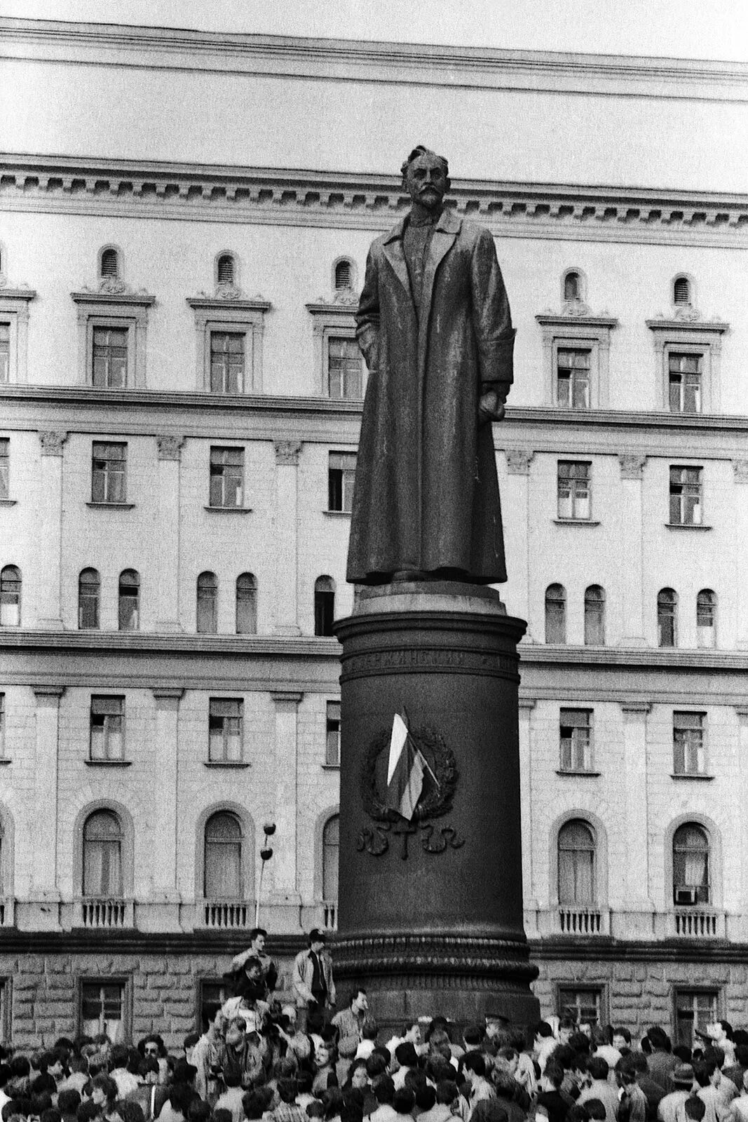 феликс дзержинский памятник на лубянке. памятник феликсу дзержинскому в москве. памятник феликсу дзержинскому. дзержинский лубянка. памятник феликсу дзержинскому.