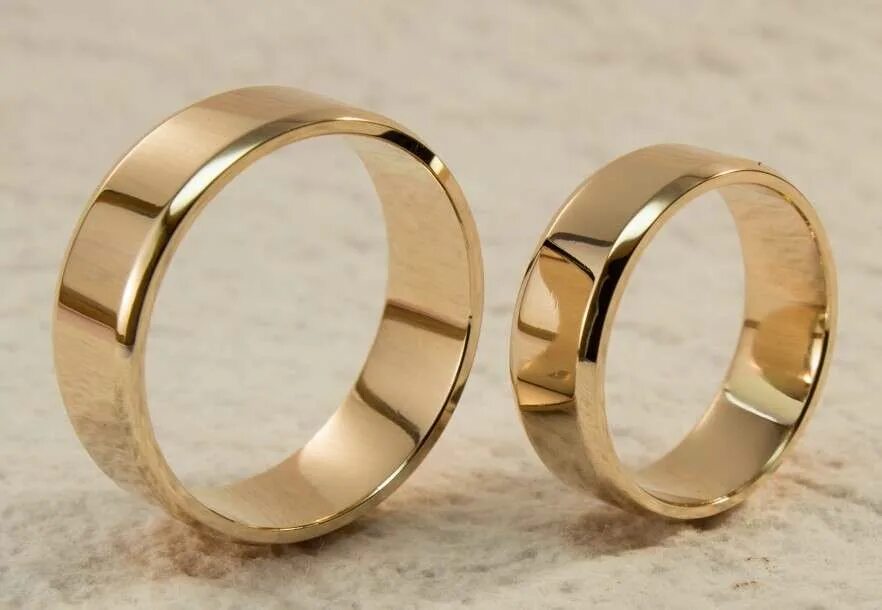 Европейские золотые кольца. Обручальное кольцо. Свадебные кольца плоские. Обручальные кольца шайбы. Обручальные кольца европейка.