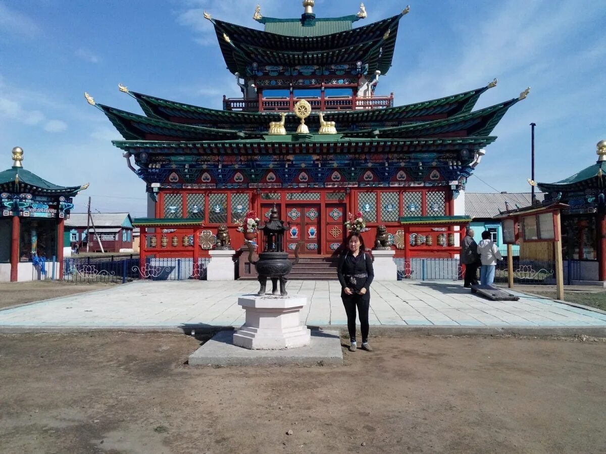 Бурятия центр буддизма дацанов. Вероисповедание бурятов. Вероисповедание бурятов. Вероисповедание бурятов. Обоо бурятский обряд.