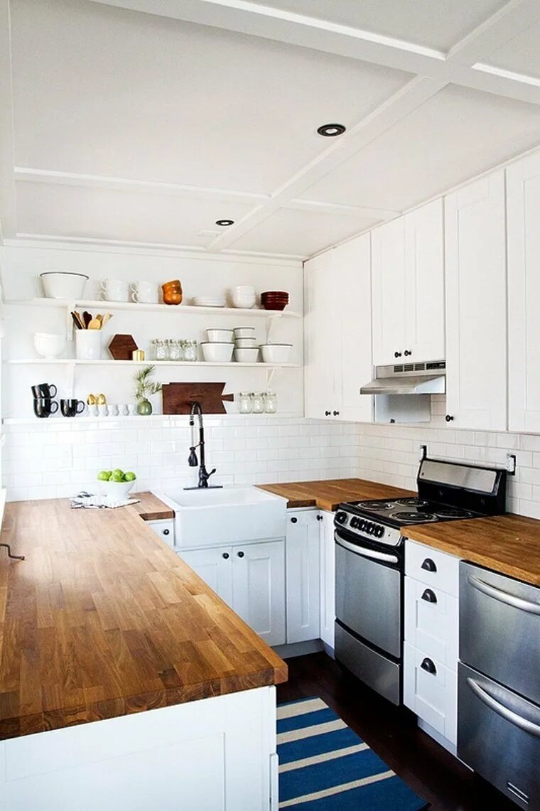 Кухня икеа белая с деревянной столешницей. Белая кухня ikea с деревянной столешницей. Кухня икеа с деревянной столешницей. Белая кухня икеа столешница дерево