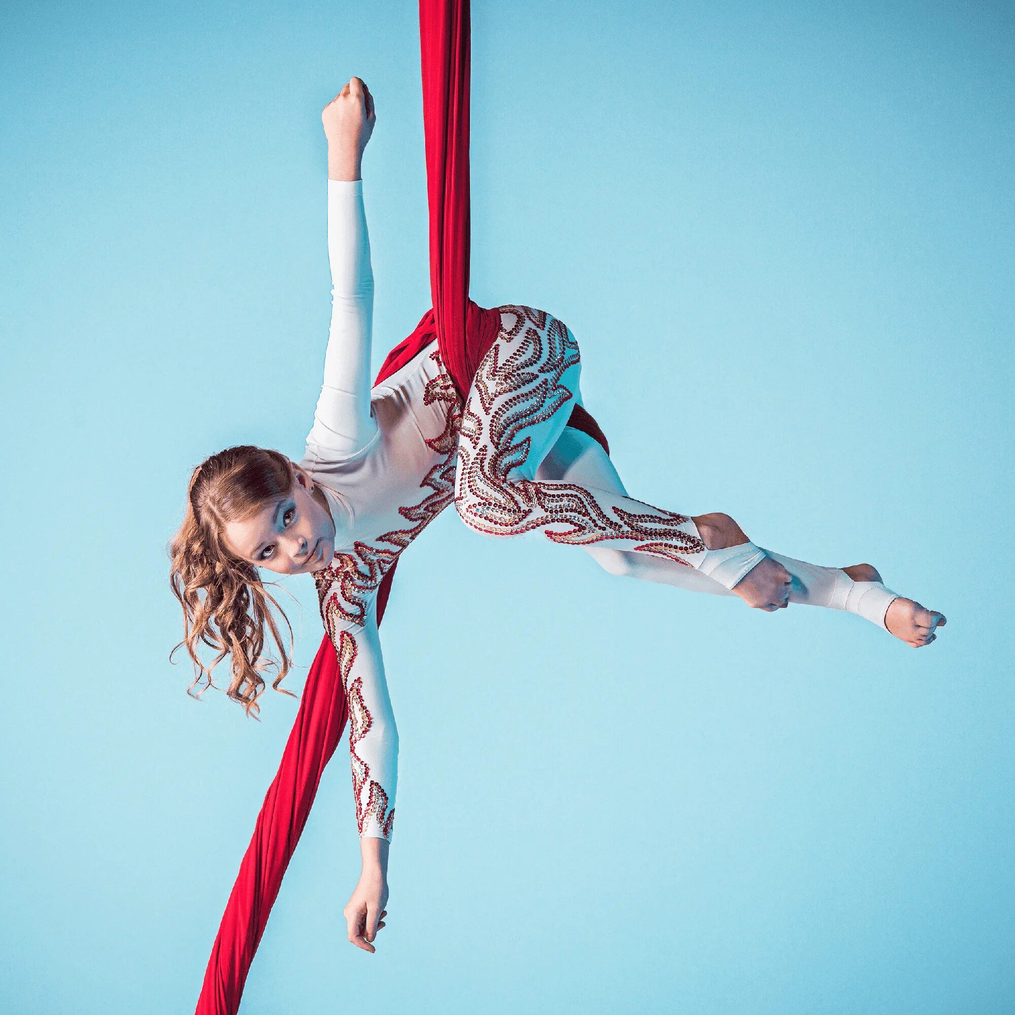 Девушка акробатика. Девушка акробатика. Воздушная гимнастка. Акробатика на пилоне. Ivan bobchinskij художественная гимнастика.