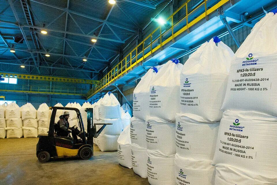 Азотные удобрения продукция. Склад удобрений фосагро череповец. минеральные удобрения фосагро. экспорт минеральных удобрений из россии. экспорт минеральных удобрений из рф.