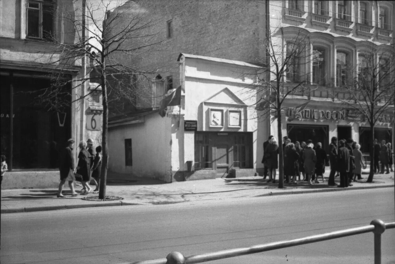 Нижний новгород улица горького 70. Улица Свердлова город Горький. Улица Свердлова Нижний Новгород. Горький ул. Свердлова 1980. Горький ул. Свердлова 1970.