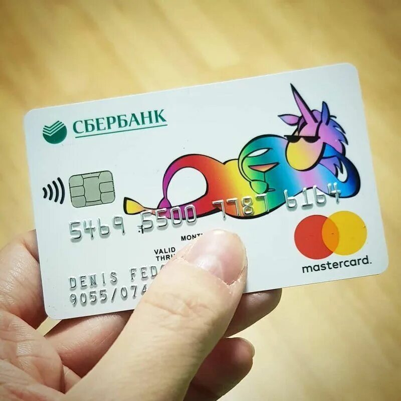Карты которые можно получить вещи. Банковские карты для детей. банковские карточки для детей. ребенок и пластиковые банковские карточки. смешные банковские карточки.