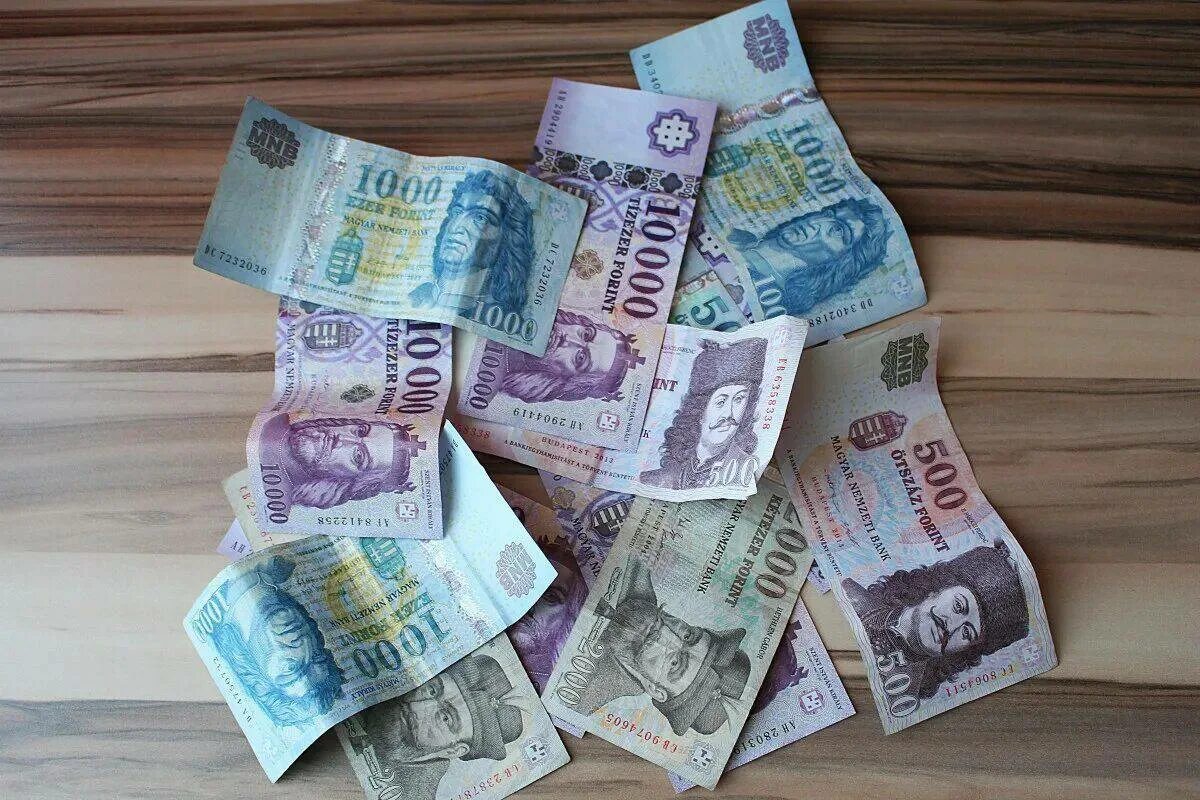 Бумажные деньги. Деньги из бумаги. Деньги картинки. Мелкие бумажные деньги.