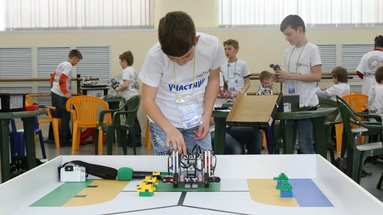 Вош робототехника. Вош робототехника. Wro 2022 elementary. Wro: старшая категория. Соревновательная площадка по робототехнике.