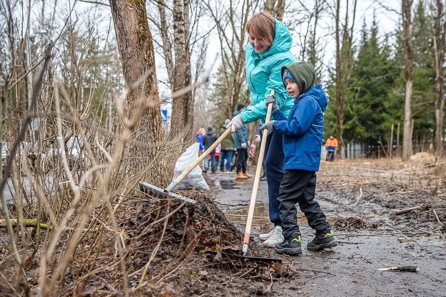 Субботник. Субботник собрал. Весенняя уборка территории. Экологический субботник. Субботник собрал.