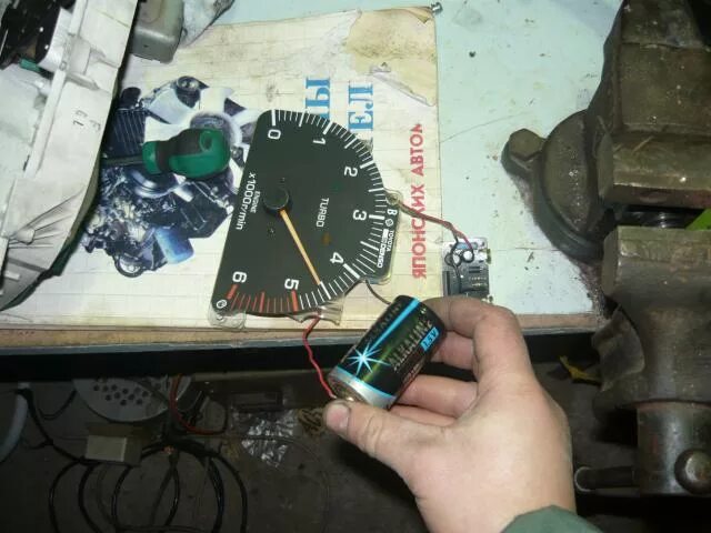Тахометр то работает то не работает. Датчик тахометра 2ct. датчик тахометра fe6 diesel. датчик тахометра таун айс. тахометр 2т двигателя сигнал.