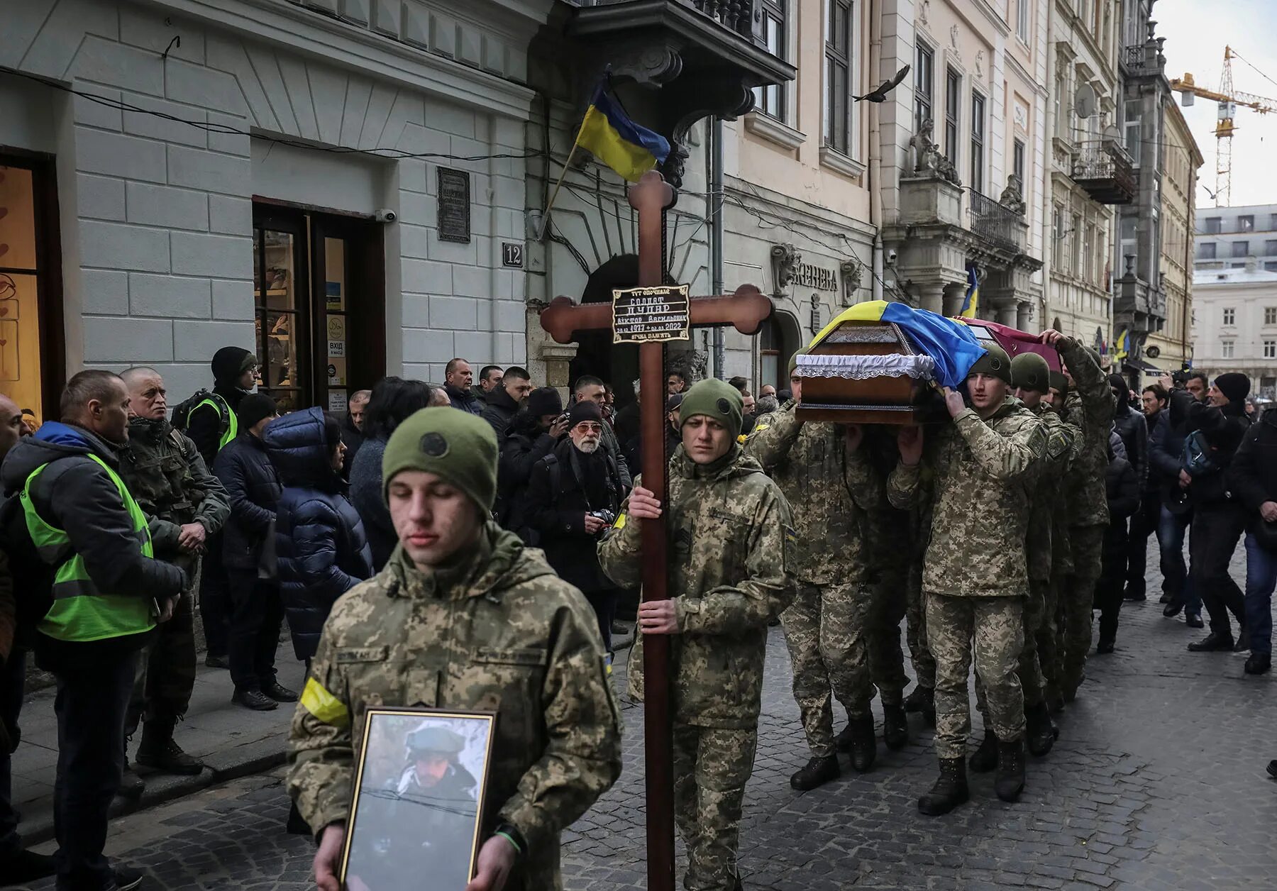 Сегодня у хохлов. Похороны солдат ВСУ во Львове. Украинские военные. Русские солдаты на Украине.