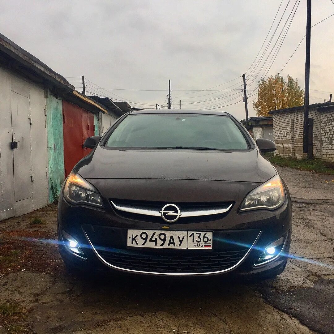 Astra j 1.6 115 ксенон.