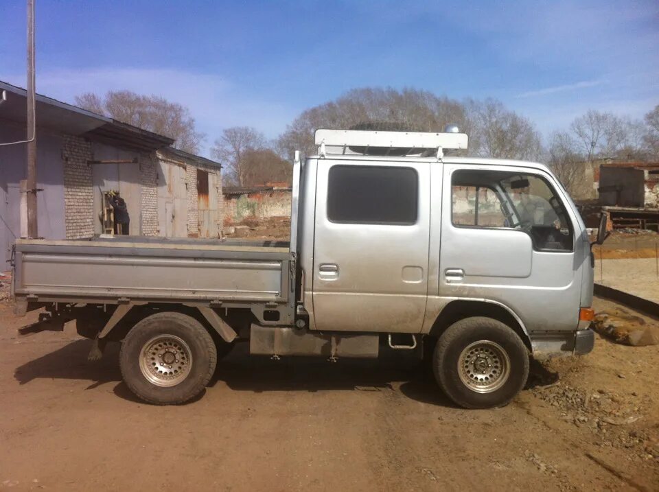 Грузовики купить амурская. Ниссан атлас 4 ВД. Nissan Atlas двухкабинник. Ниссан атлас 4х4 бензин. Nissan Atlas 4wd двухкабинник.